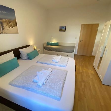 Zur Schleuse - Ferienwohnung Bis 6 Personen Mit Gem Garten 罗斯托克 外观 照片