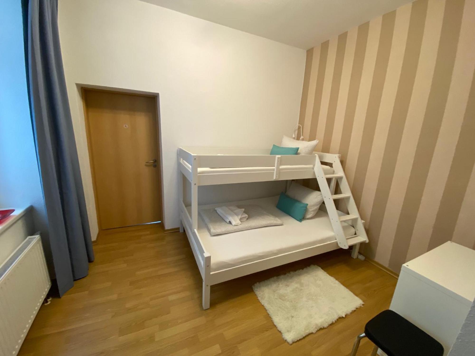 Zur Schleuse - Ferienwohnung Bis 6 Personen Mit Gem Garten 罗斯托克 外观 照片