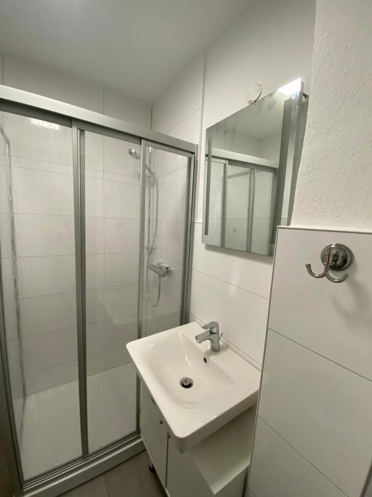 Zur Schleuse - Ferienwohnung Bis 6 Personen Mit Gem Garten 罗斯托克 外观 照片